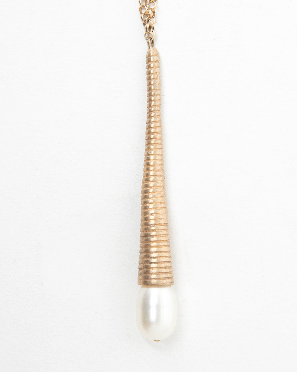 WHITE HOLE NECKLACE