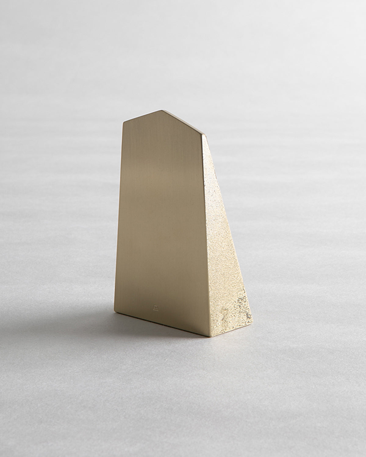 "KOMAGATA" BOOK END