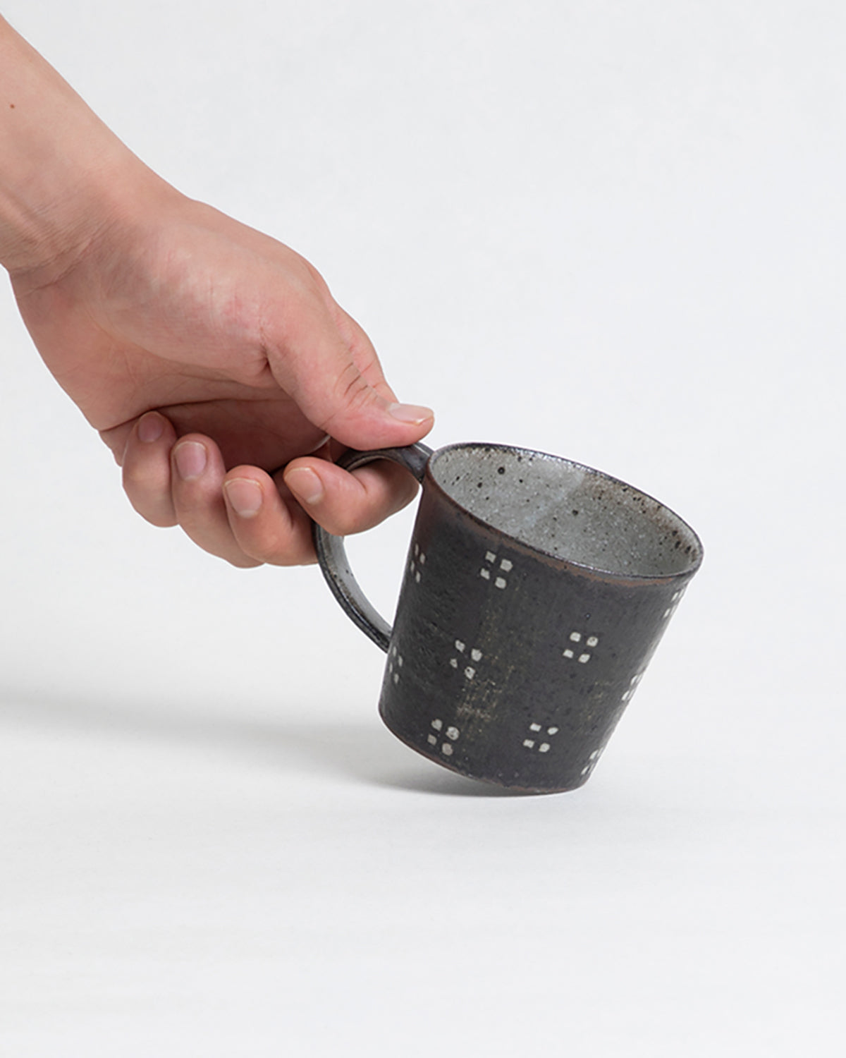 DOTTED TALL MUG