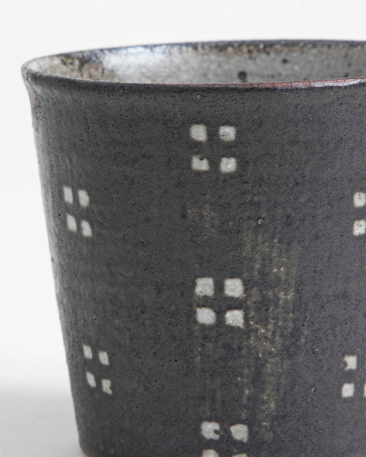 DOTTED TALL MUG